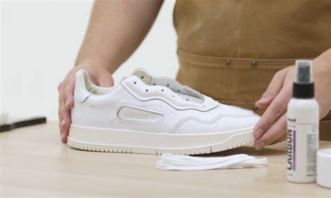 Witte sneakers schoonmaken en wit houden in 6 stappen